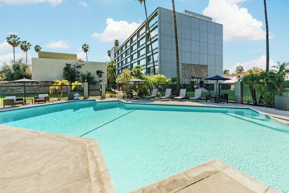 Courtyard by Marriott Los Angeles Woodland Hills - photo 2