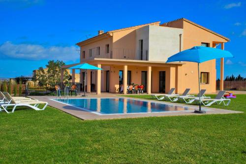 056 Villa Es Moli ETV6301 by Mallorca Charme — 4-Star Luxury Hotel in Muro, Spain