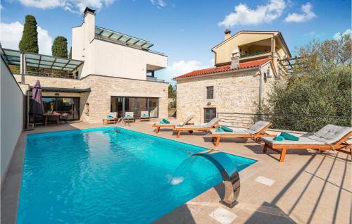 Stunning Home In Valtura With Sauna — 5-Star Luxury Hotel in Liznjan, Croatia