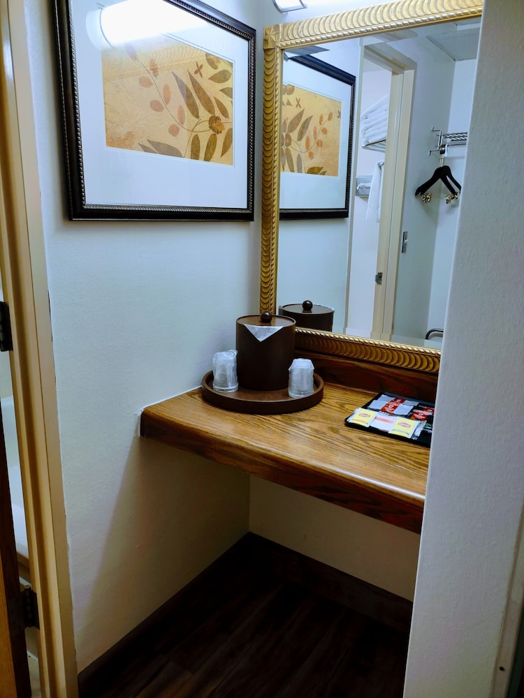 Ramada by Wyndham Albert Lea - photo 37