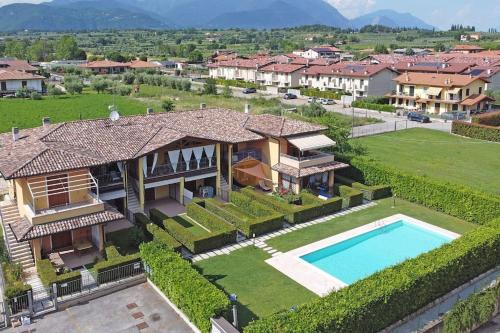 Appartamento la Terrazza in residence con piscina — 4-Star Luxury Hotel in Raffa, Italy