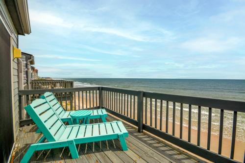 Oceanfront Pool Balcony W D at Urban Escape — 4-Star Luxury Hotel in Sneads Ferry, United States