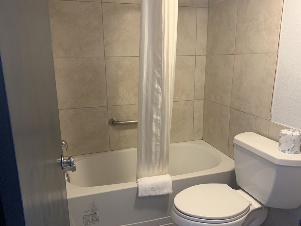 Super 8 by Wyndham Naples - photo 12
