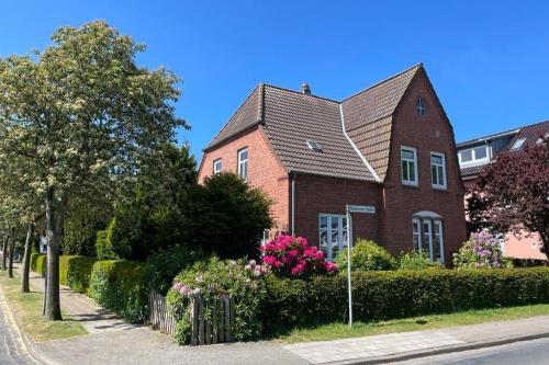 Innas Hus Boldixumerstr Wyk — 4-Star Luxury Hotel in Wyk Auf Foehr, Germany