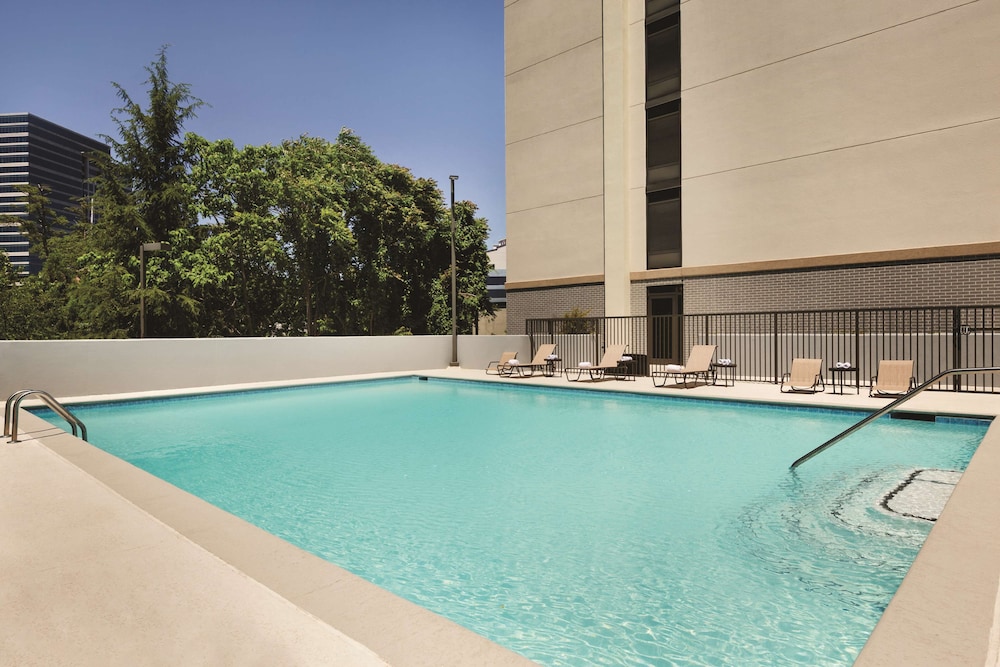 Hampton Inn Atlanta Buckhead - photo 16
