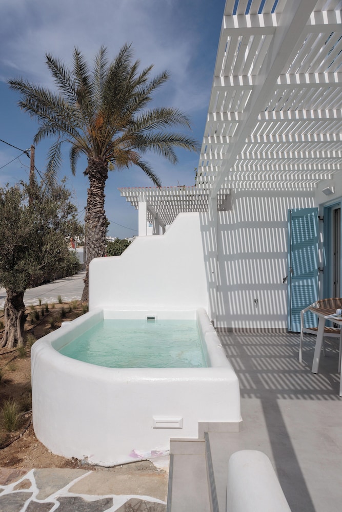 Agia Anna Living - carbon neutral hotel in Naxos