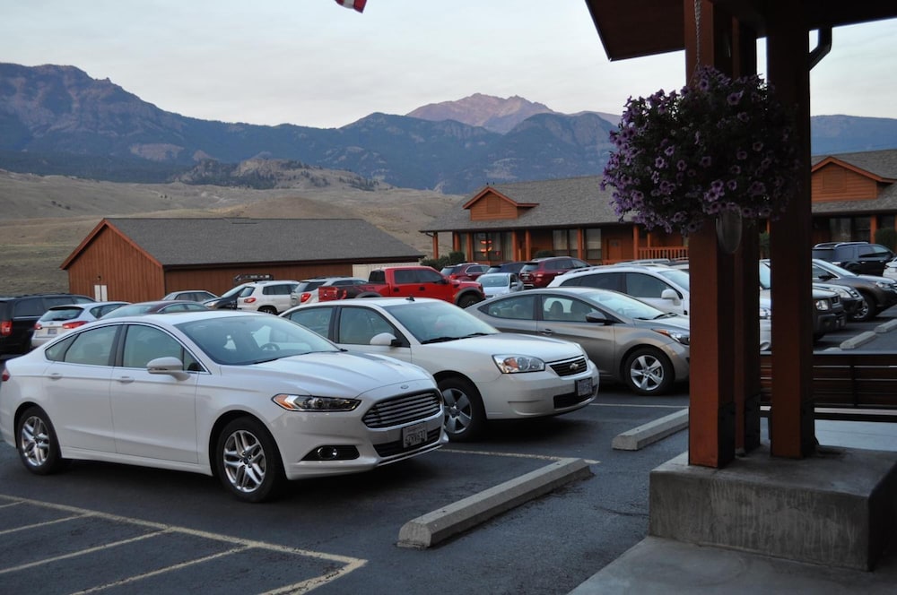 Yellowstone Village Inn and Suites - photo 21