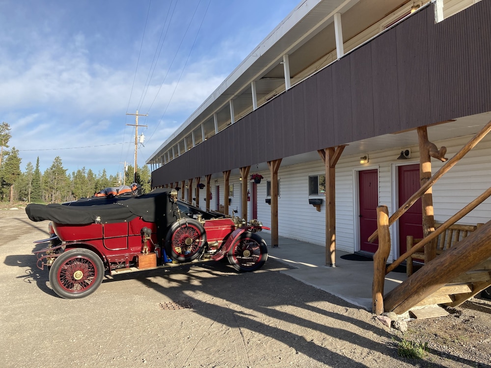 Holiday Motel — hotel in West Yellowstone