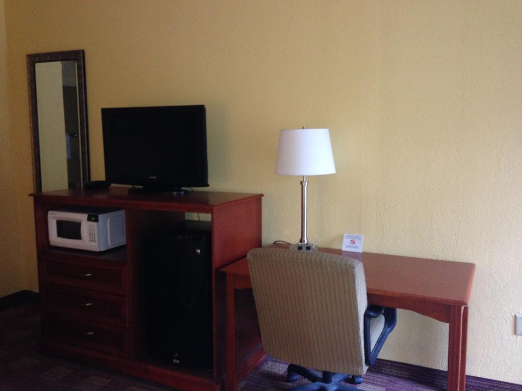 Americas Best Value Inn Memphis I 240 - photo 13