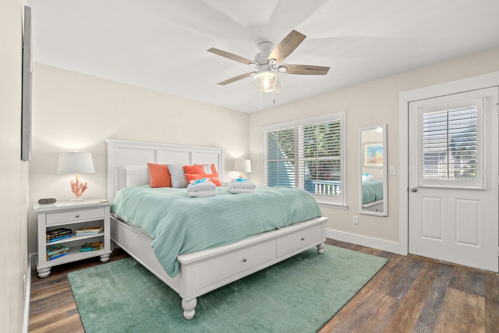 Newly Renovated 140 Feet To White Sandy Beaches Pool Grill - photo 6