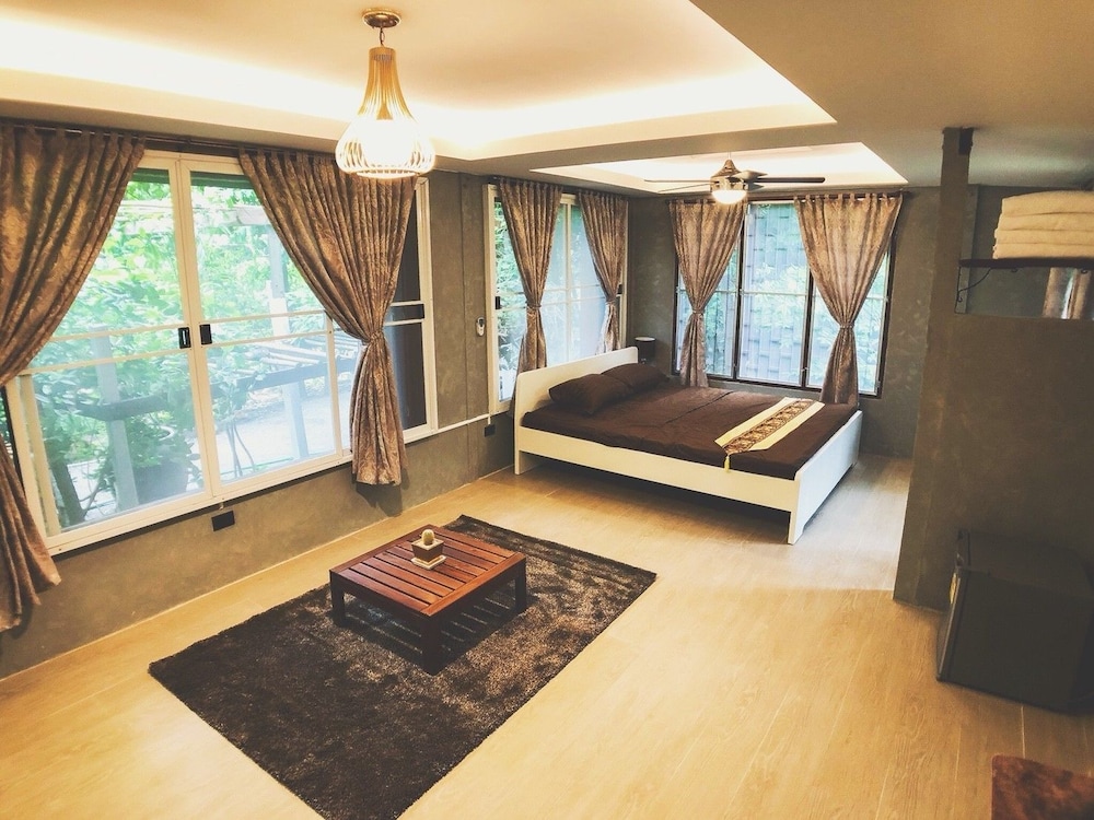 Eaustay in U Thong, Thailand