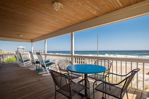 Beach Barracks by Oak Island Accommodations - photo 10