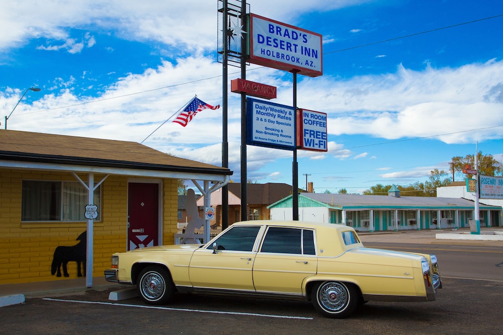 Brad's Desert Inn - photo 11
