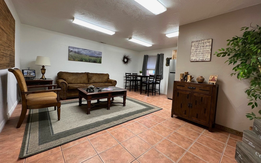 The Snuggle Inn - photo 47