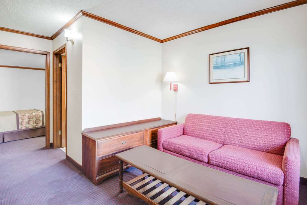 Days Inn by Wyndham Monett - photo 22