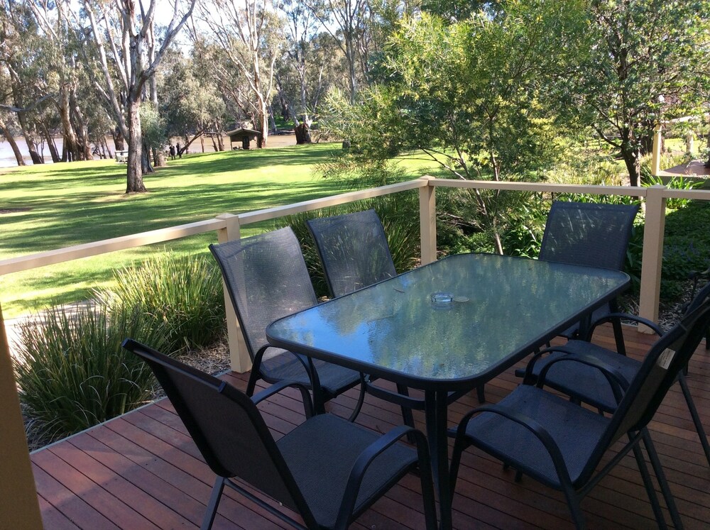 Winbi River Resort Holiday Rentals in Moama, Australia