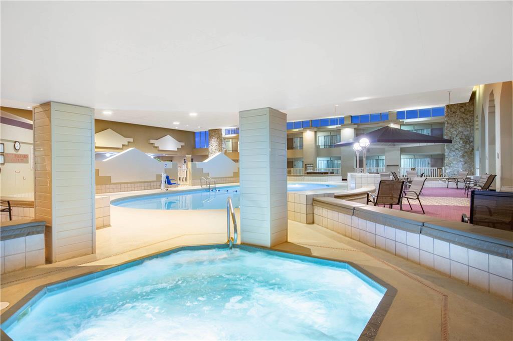 Ramada by Wyndham Midtown Grand Island - carbon neutral hotel in Grand Island