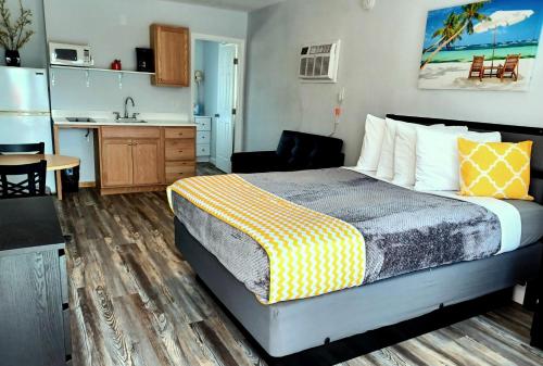 Johns Pass Beach Motel - photo 10