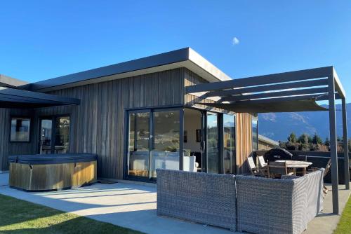 The Yellow Door in Wanaka, New Zealand