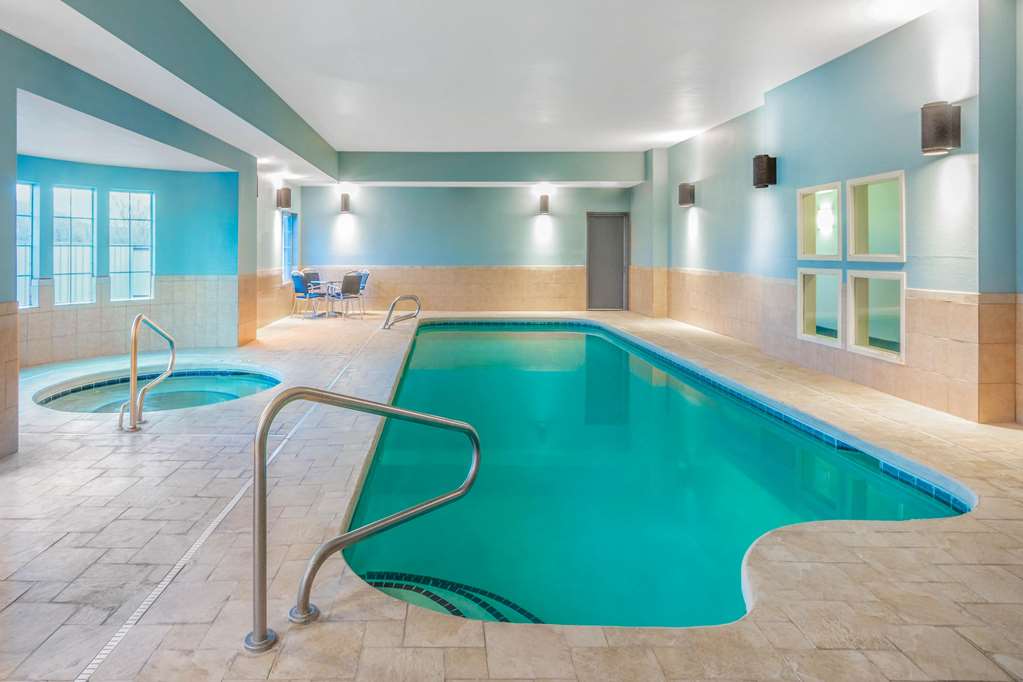 La Quinta Inn & Suites by Wyndham Tucumcari - photo 10