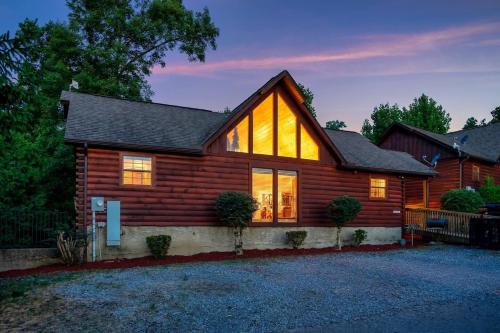 Kate's Cabin 3 min to Dollywood Cabin with Hot tub Game Room and Resort Pool - photo 12