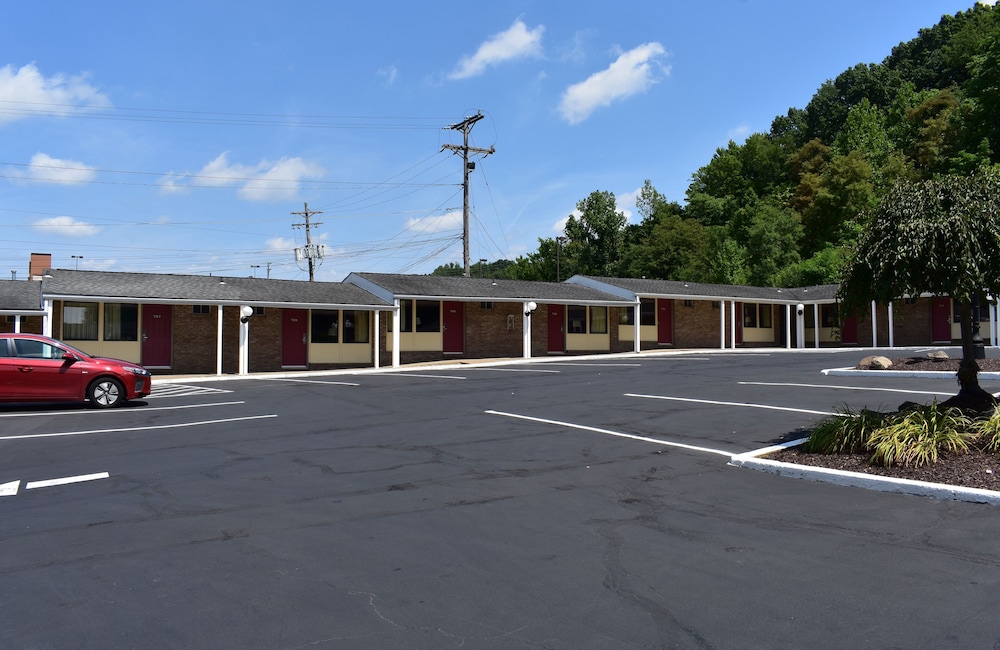South Hills Motel - photo 43