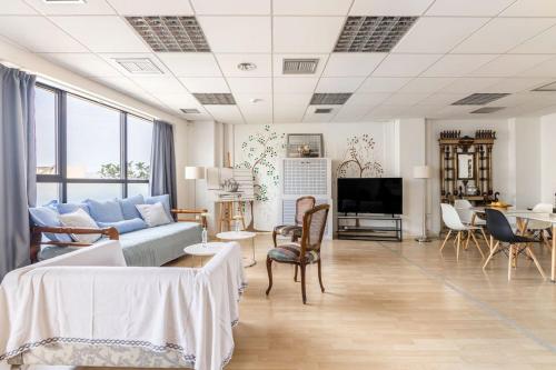 Downtown Spacious Loft Apartment just 3 minutes from City Centre — 4-Star Luxury Hotel in Irakleion, Greece