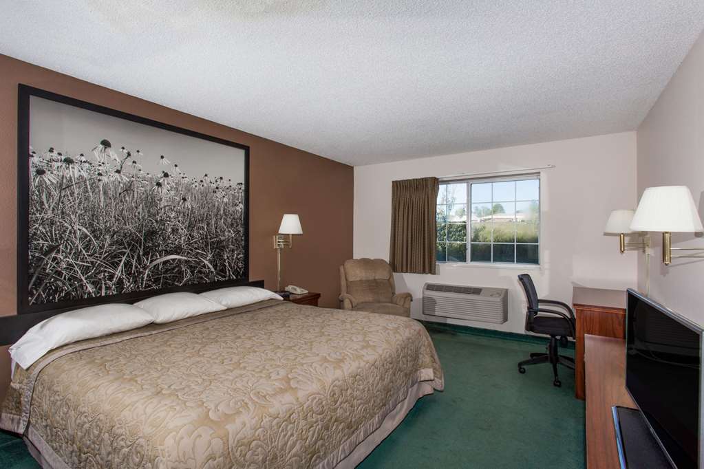 Super 8 by Wyndham Richmond - photo 12