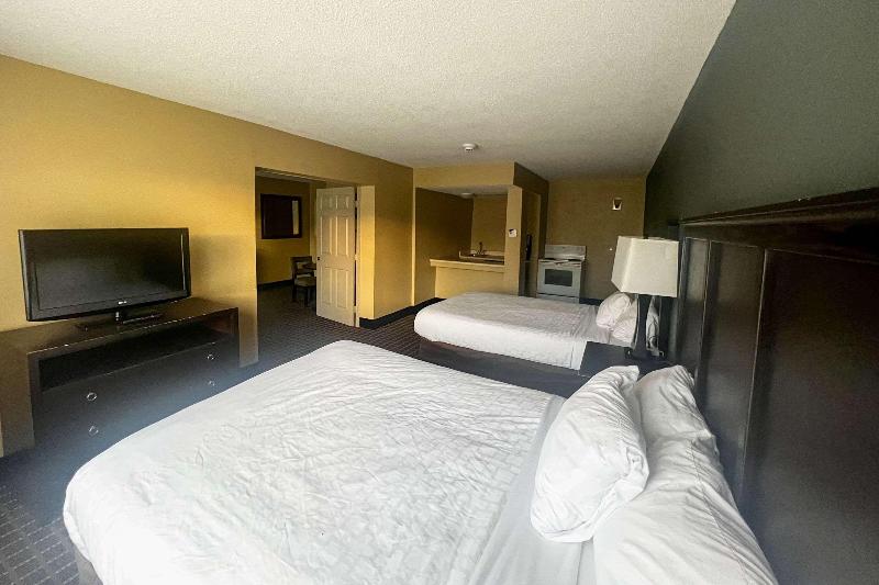 Days Inn by Wyndham Muskegon - photo 34