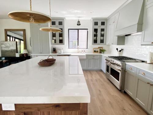 Luxury Ski Home 5 min from SnowBasin 50' from Pineview Lake — 4-Star Luxury Hotel in Huntsville, United States