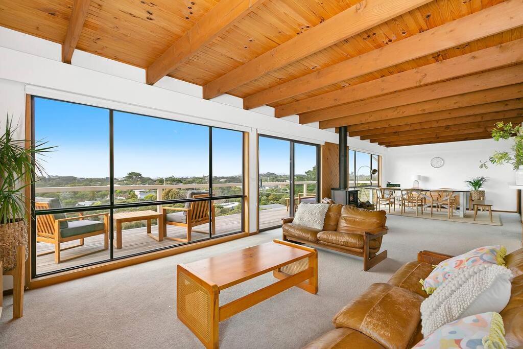 Koonya Treetops with Cedar Spa in Blairgowrie, Australia