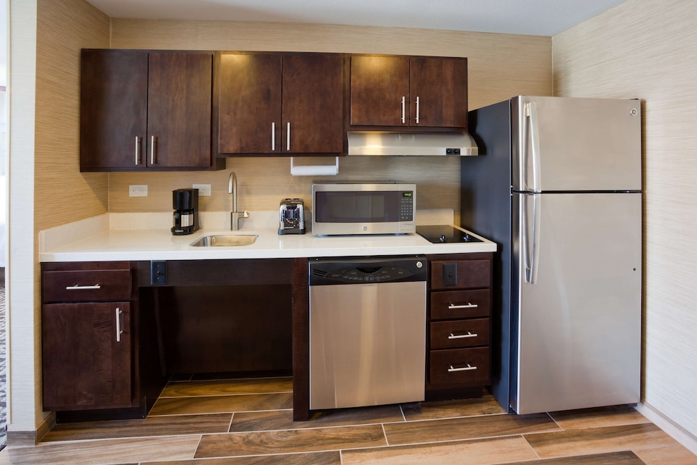 Homewood Suites by Hilton Davenport - photo 17