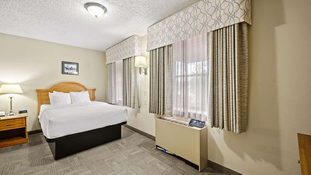 Clarion Hotel & Suites Fairbanks near Ft. Wainwright - photo 6