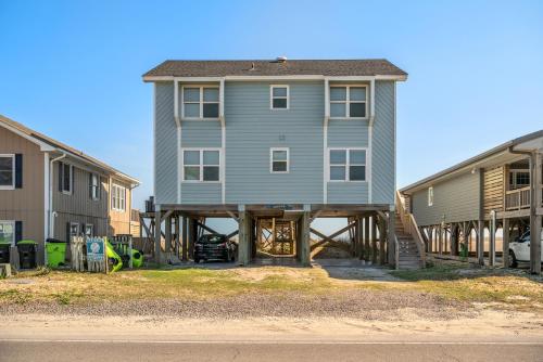Front Row by Oak Island Accommodations - featured photo