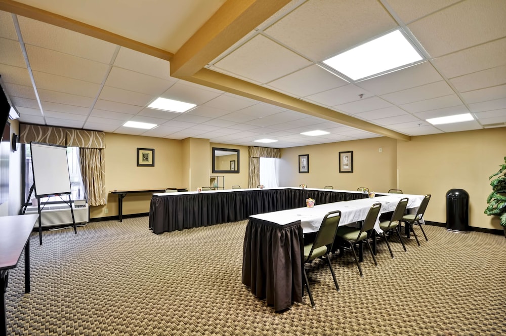 Hampton Inn Kansas City Overland Park - photo 51