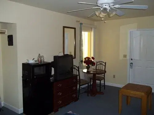 Sun Deck Motel - photo 16