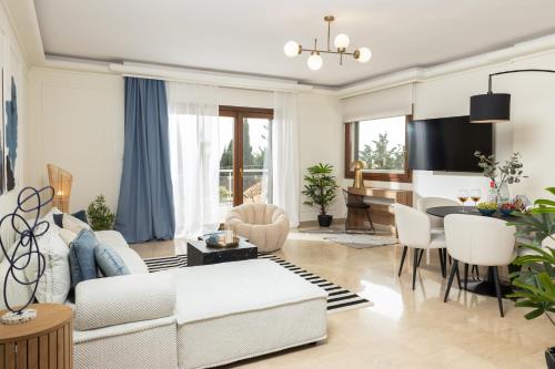 Champagne Sea View Apartment by BiNoBi — 4-Star Luxury Hotel in Thessaloniki, Greece
