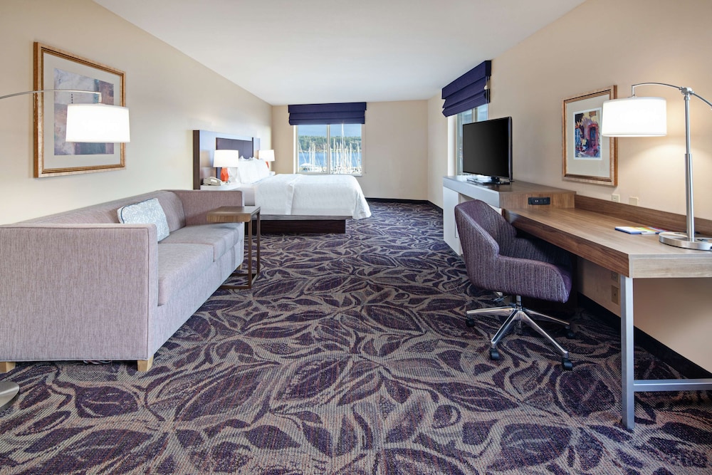 Hampton Inn & Suites Bremerton - photo 8