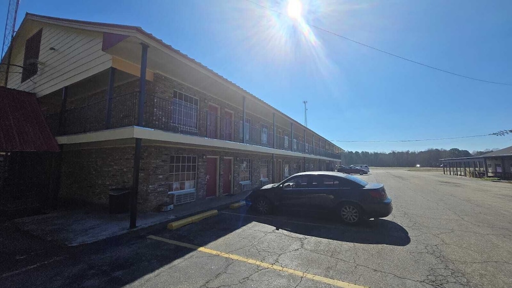 Jeffersonian Motor Inn - photo 21