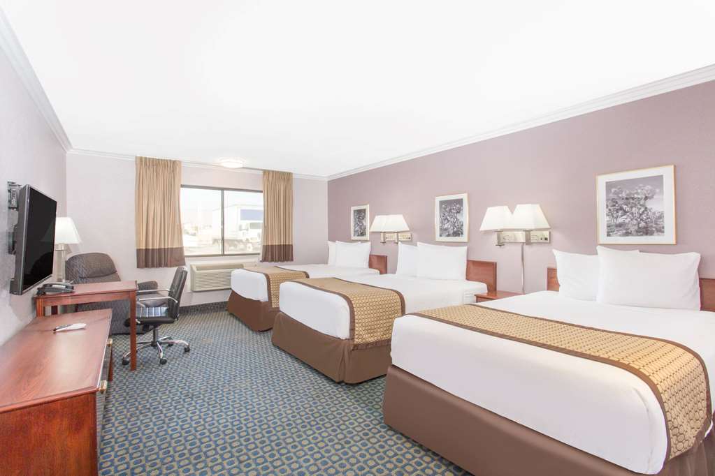 Days Inn by Wyndham Indio - photo 12