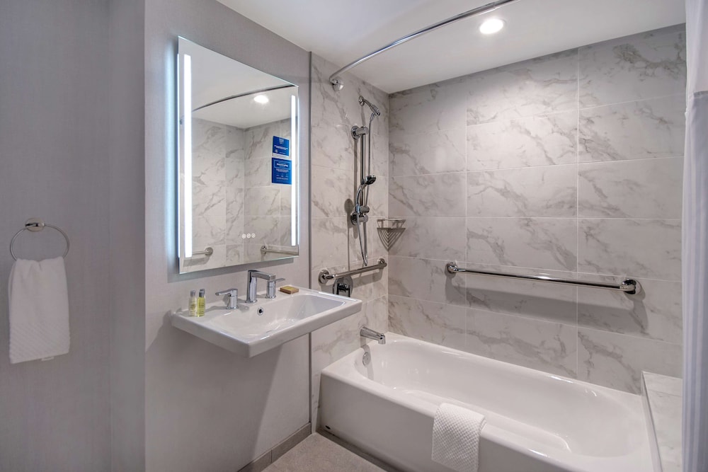 DoubleTree by Hilton LAX El Segundo - photo 23