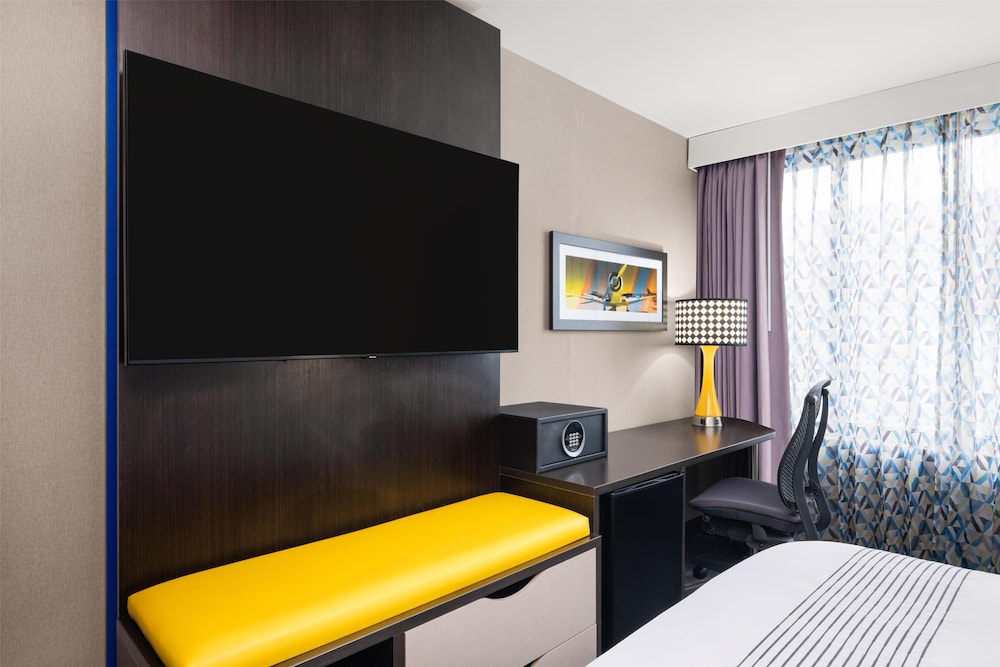 GLō Best Western Bronx NYC - photo 6