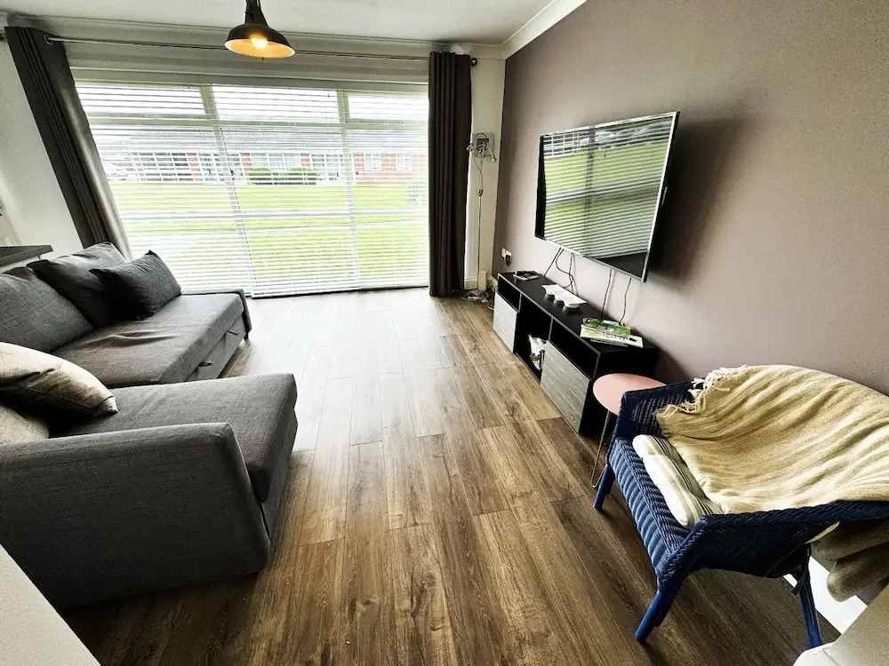 Dog Friendly Kessingland Chalet Coastal Retreat — 4-Star Luxury Hotel in Kessingland, United Kingdom