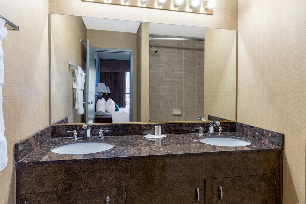 Ramada by Wyndham Reno Hotel and Casino - photo 19