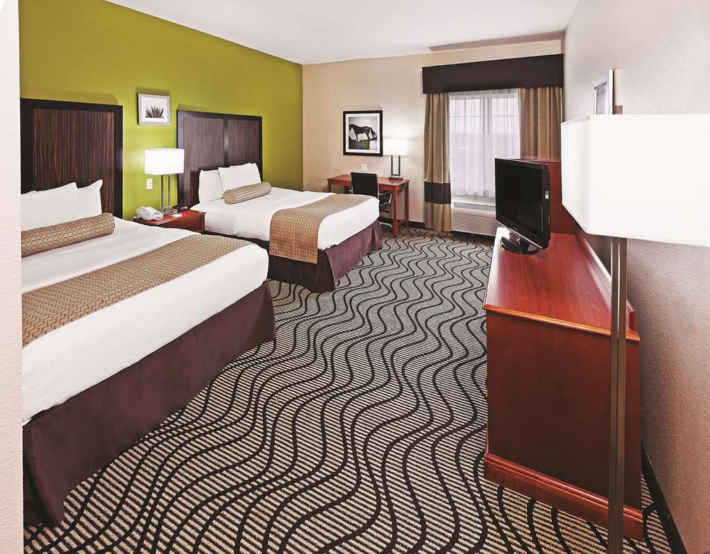 La Quinta Inn & Suites by Wyndham Corpus Christi Northwest - photo 15