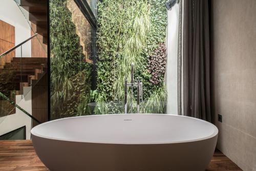 Hommyhome Arenal Luxury — 4-Star Luxury Hotel in Sevilla, Spain