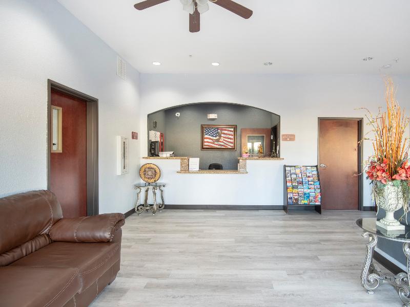 OYO Townhouse Clute Lake Jackson - photo 6