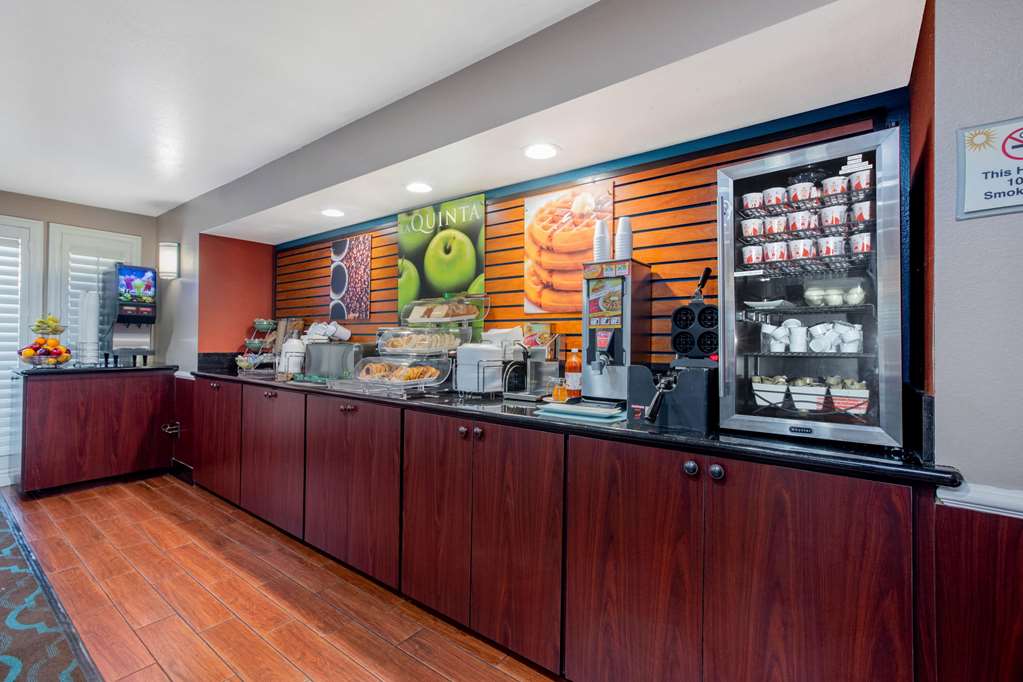 La Quinta Inn & Suites by Wyndham Hesperia Victorville - photo 62