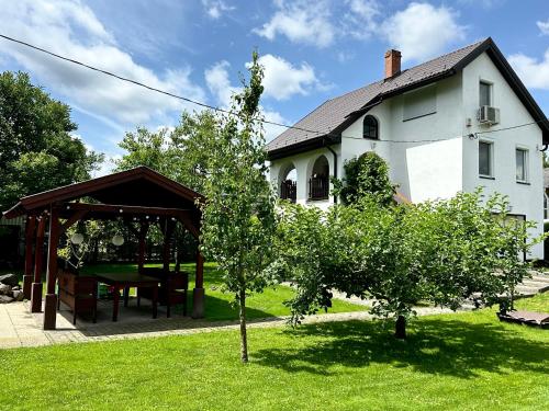 Dunakanyar Apartman — 4-Star Luxury Hotel in Pilismarot, Hungary