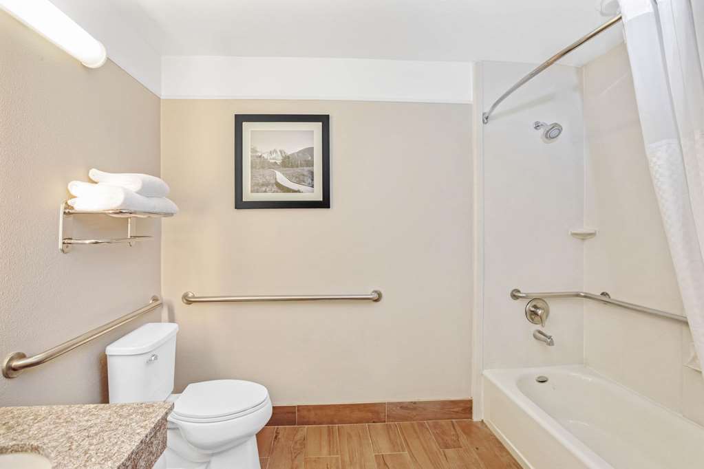 La Quinta Inn & Suites by Wyndham Modesto Salida - photo 11